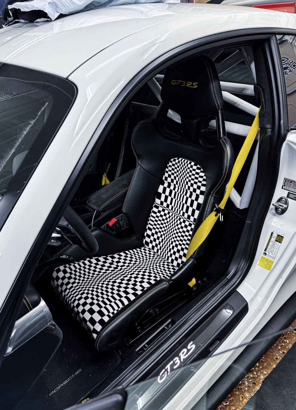 Checker seat insert