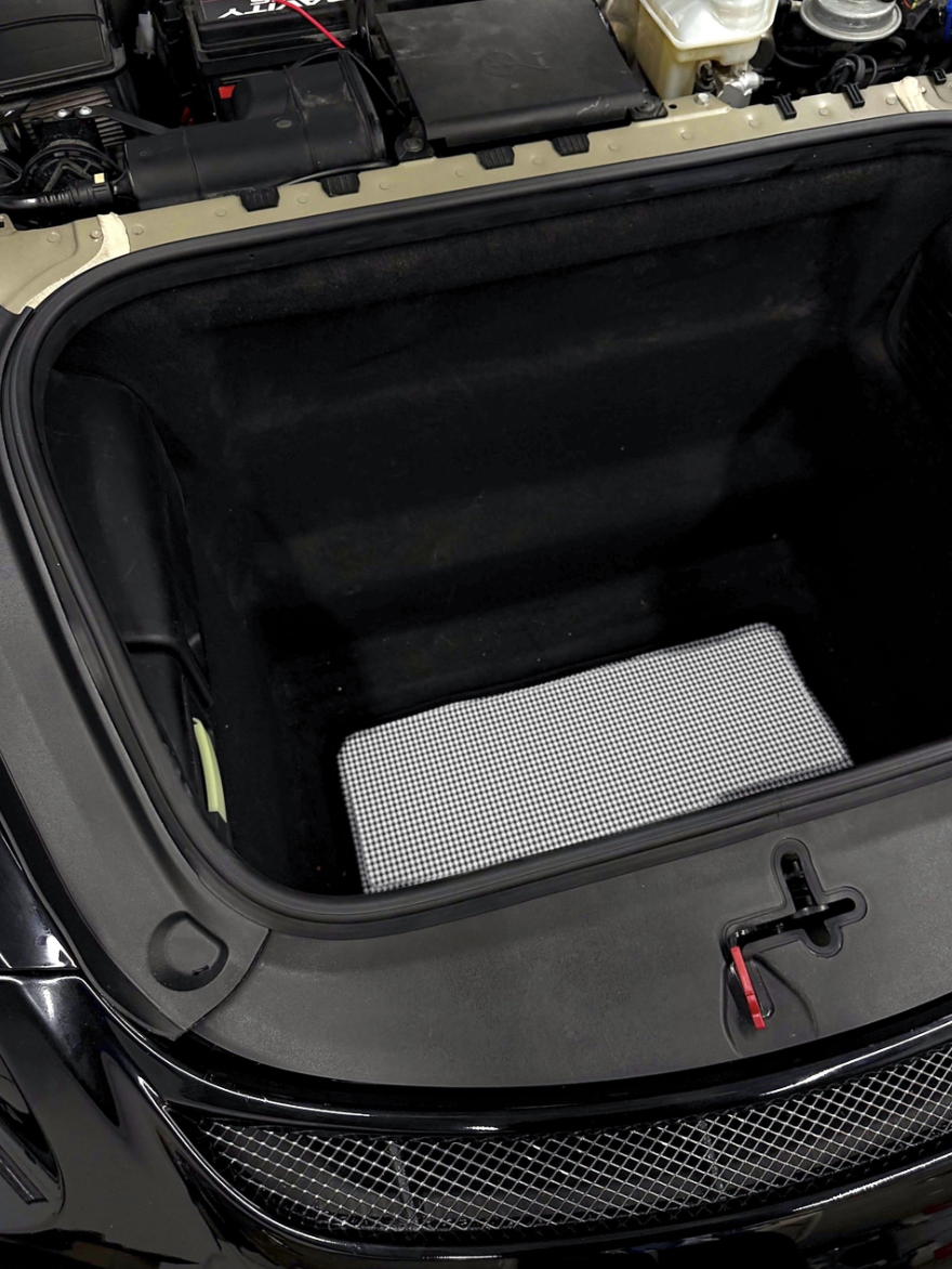 Houndstooth frunk mat in a Porsche 981 GT4